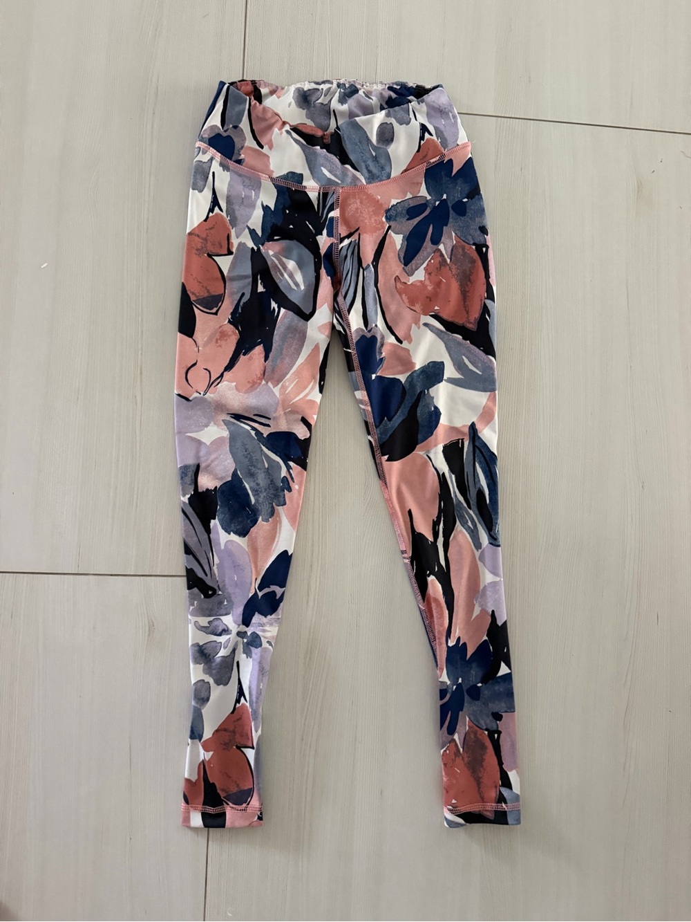 A Pea in the Pod Maternity Floral Print Active Leggings - Pink & Navy XS